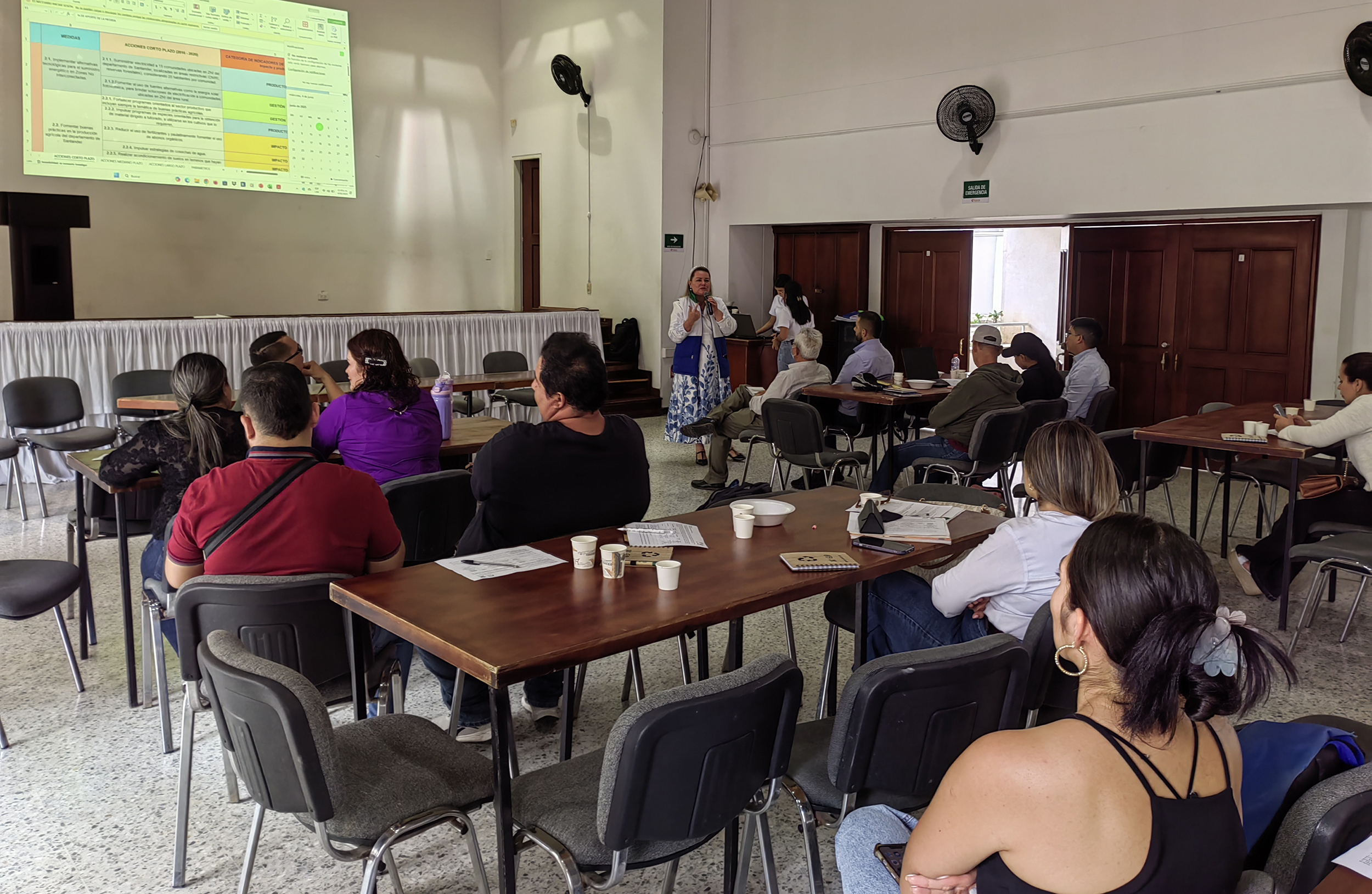 La CDMB lidera el primer taller para formulación de Planes de Gestión Integral de Cambio Climático Territoriales - PIGCCT