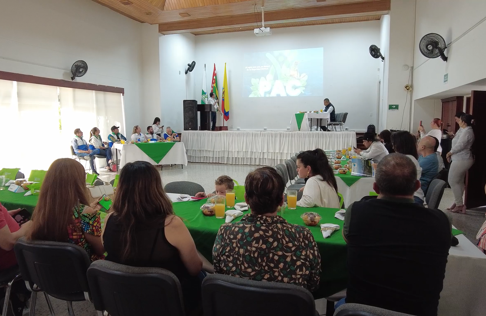 La CDMB impulsa la gobernanza del agua con la instalación de los Consejos de Cuenca