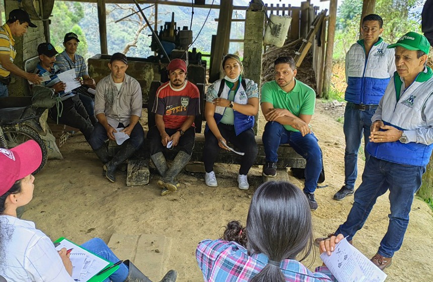 Proyecto apícola de la CDMB incentiva la productividad y asociatividad campesina en Soto Norte