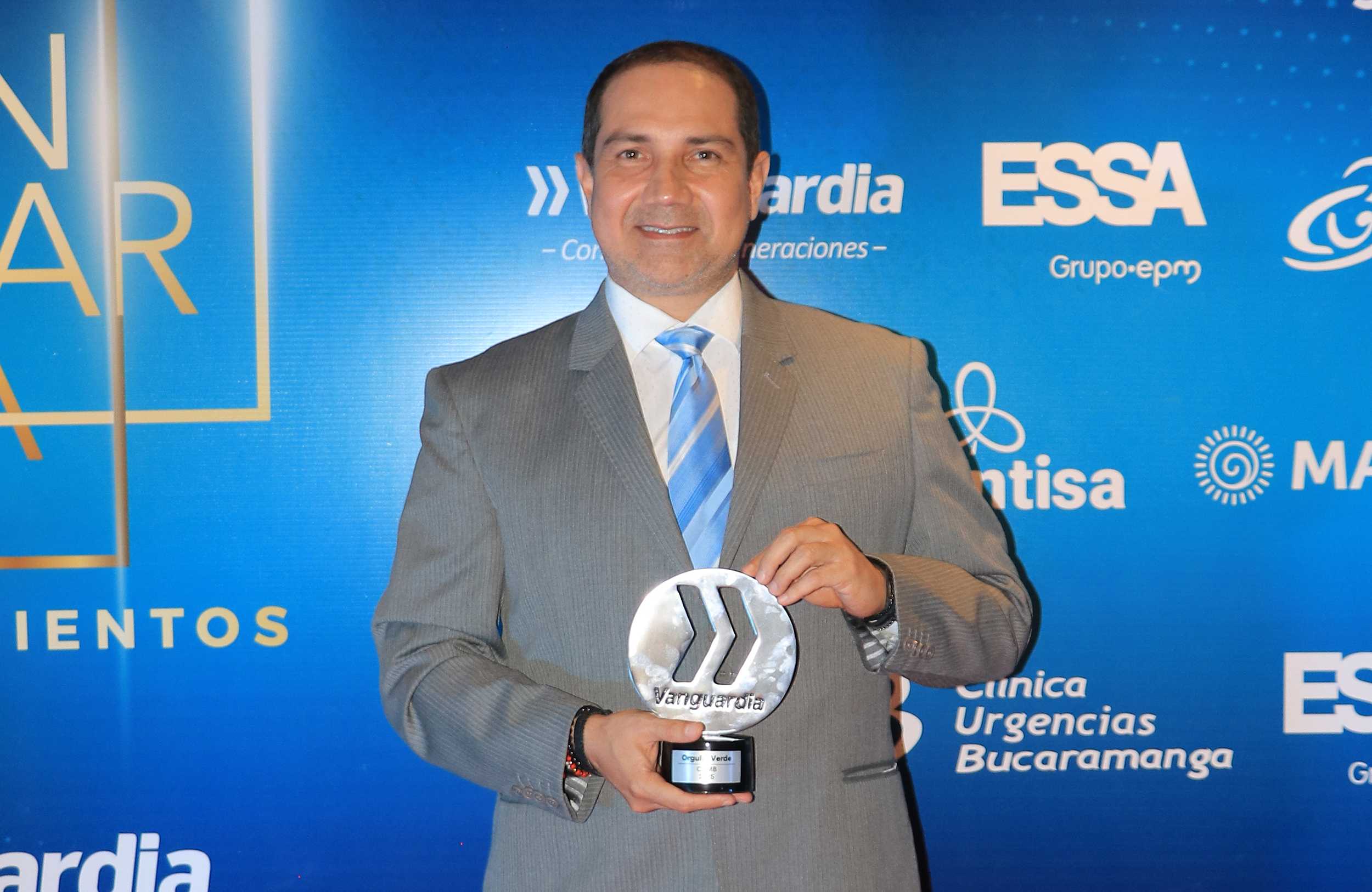 La CDMB fue galardonada con el reconocimiento Orgullo Verde en los Premios A La Vanguardia 2025