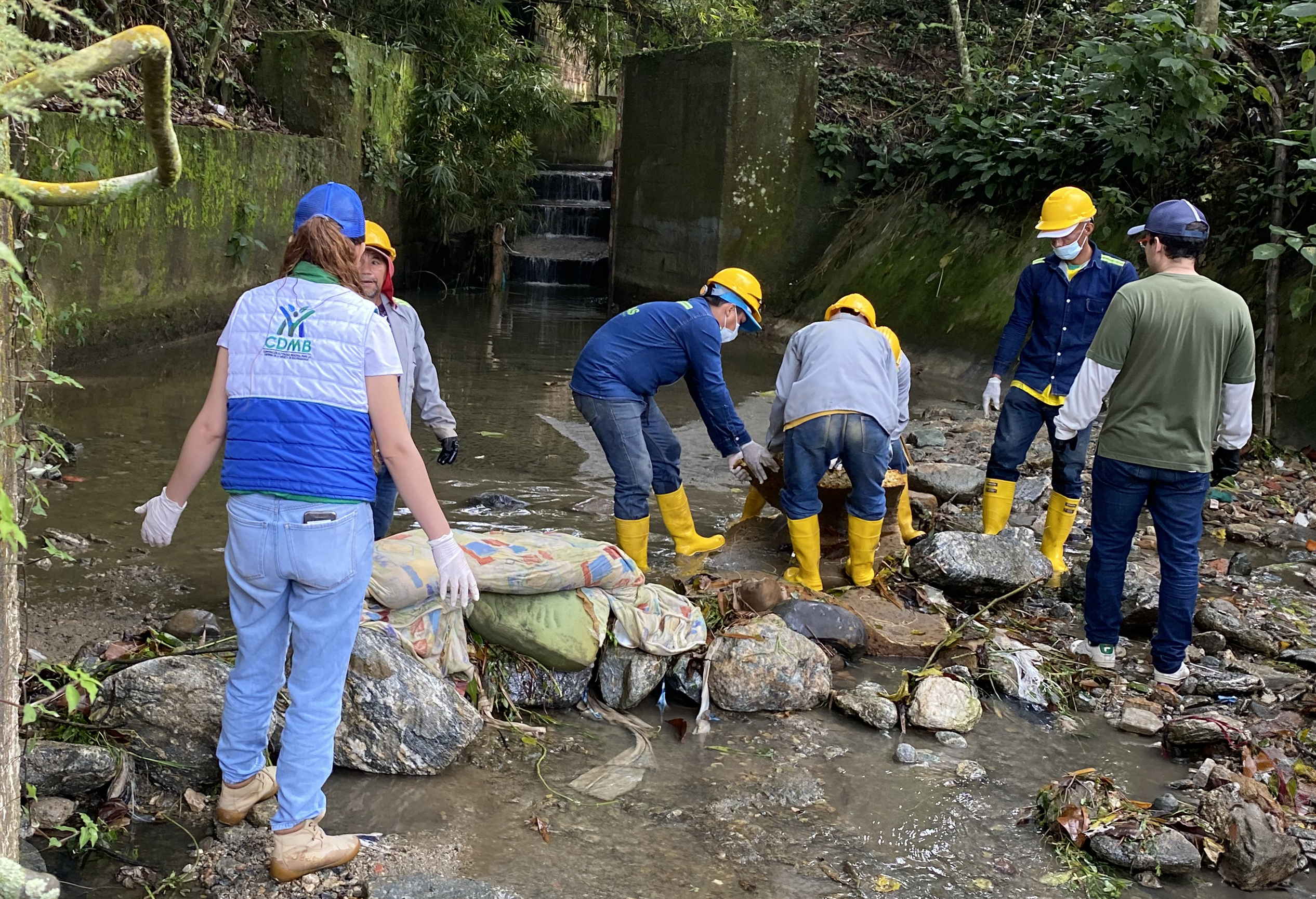 Más de 4 toneladas de residuos sólidos e inservibles fueron extraídas de puntos neurálgicos del Área Metropolitana de Bucaramanga